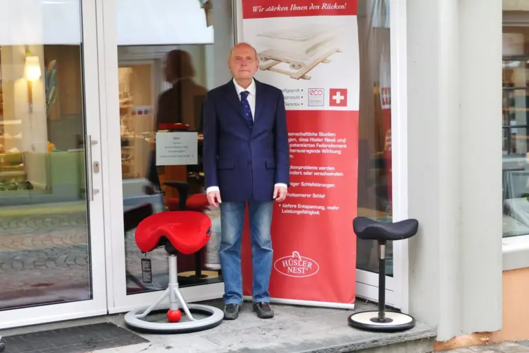 Adolf Müller ist Inhaber der RuheInsel Bad Säckingen. Er ist persönlicher Berater vor Ort und hat jahrzehntelange Erfahrung was die Beratung zu ergonomischen und gesunden Wohnmöbeln angeht.